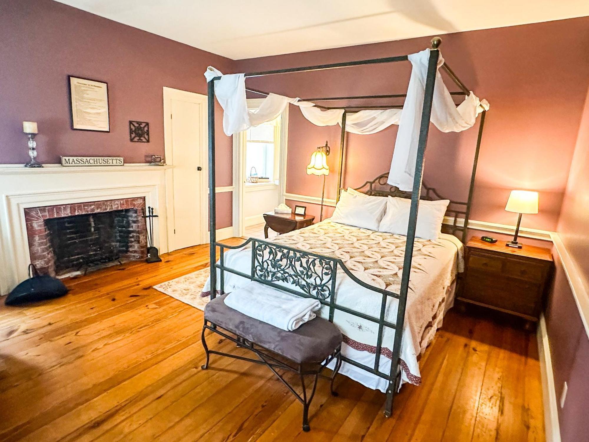 The Black Walnut Inn Amherst Bagian luar foto