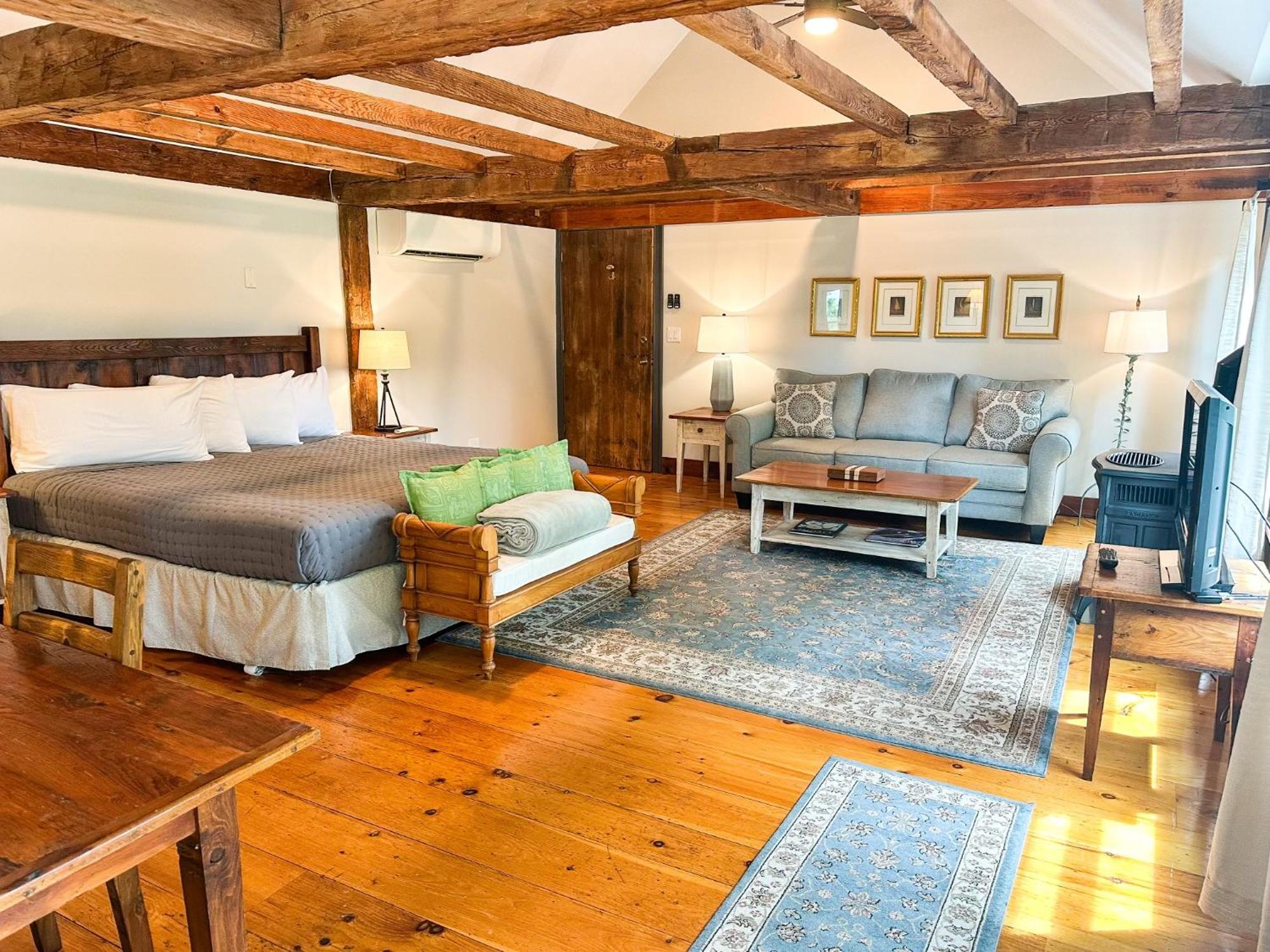 The Black Walnut Inn Amherst Bagian luar foto
