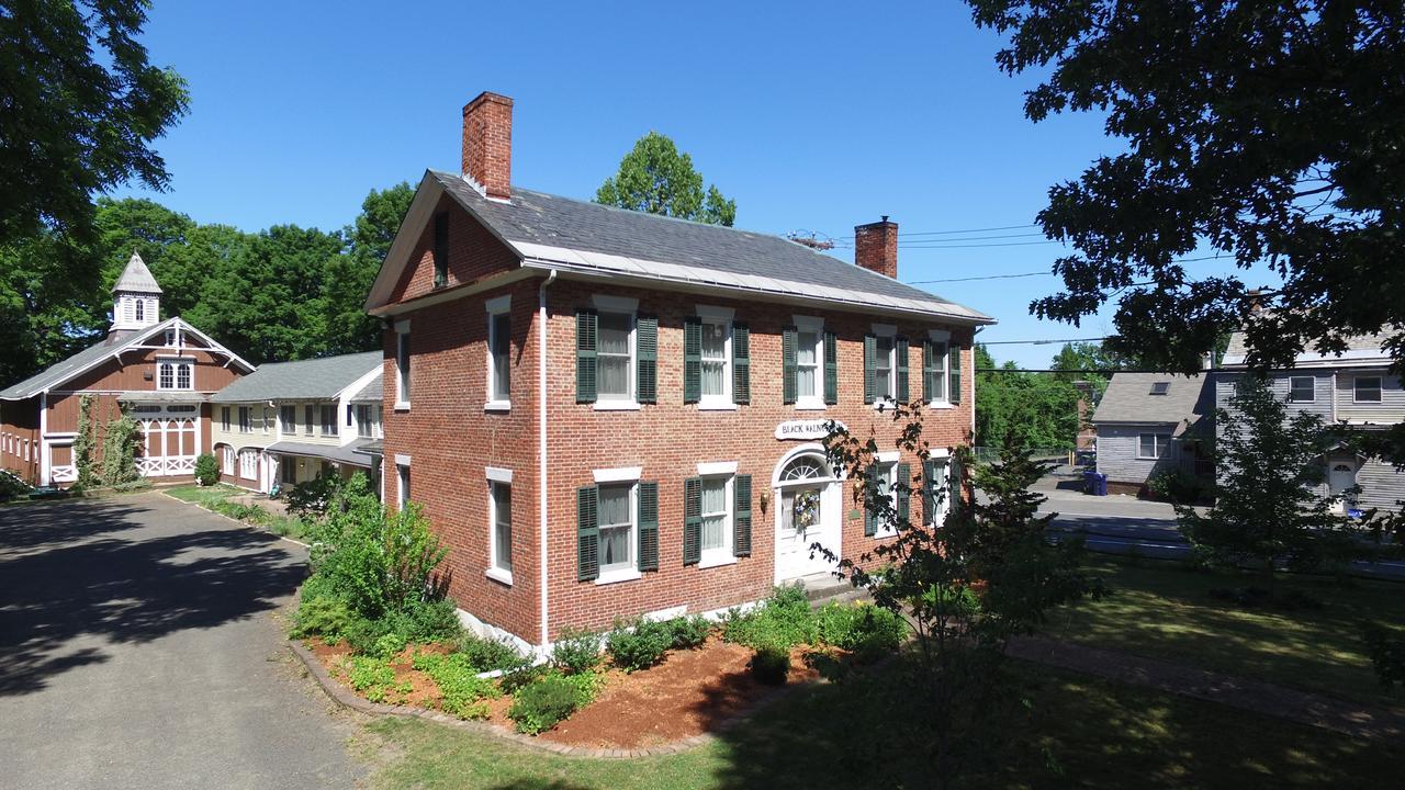The Black Walnut Inn Amherst Bagian luar foto