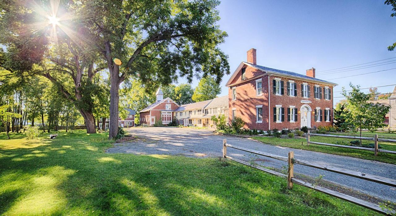 The Black Walnut Inn Amherst Bagian luar foto